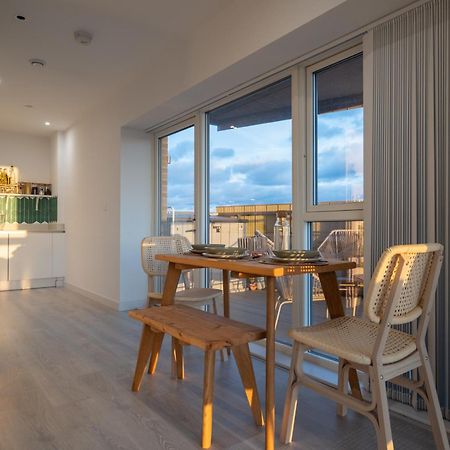 Sunset Retreat: Steps From Heathrow/Twickenham Apartment Hounslow Exterior foto