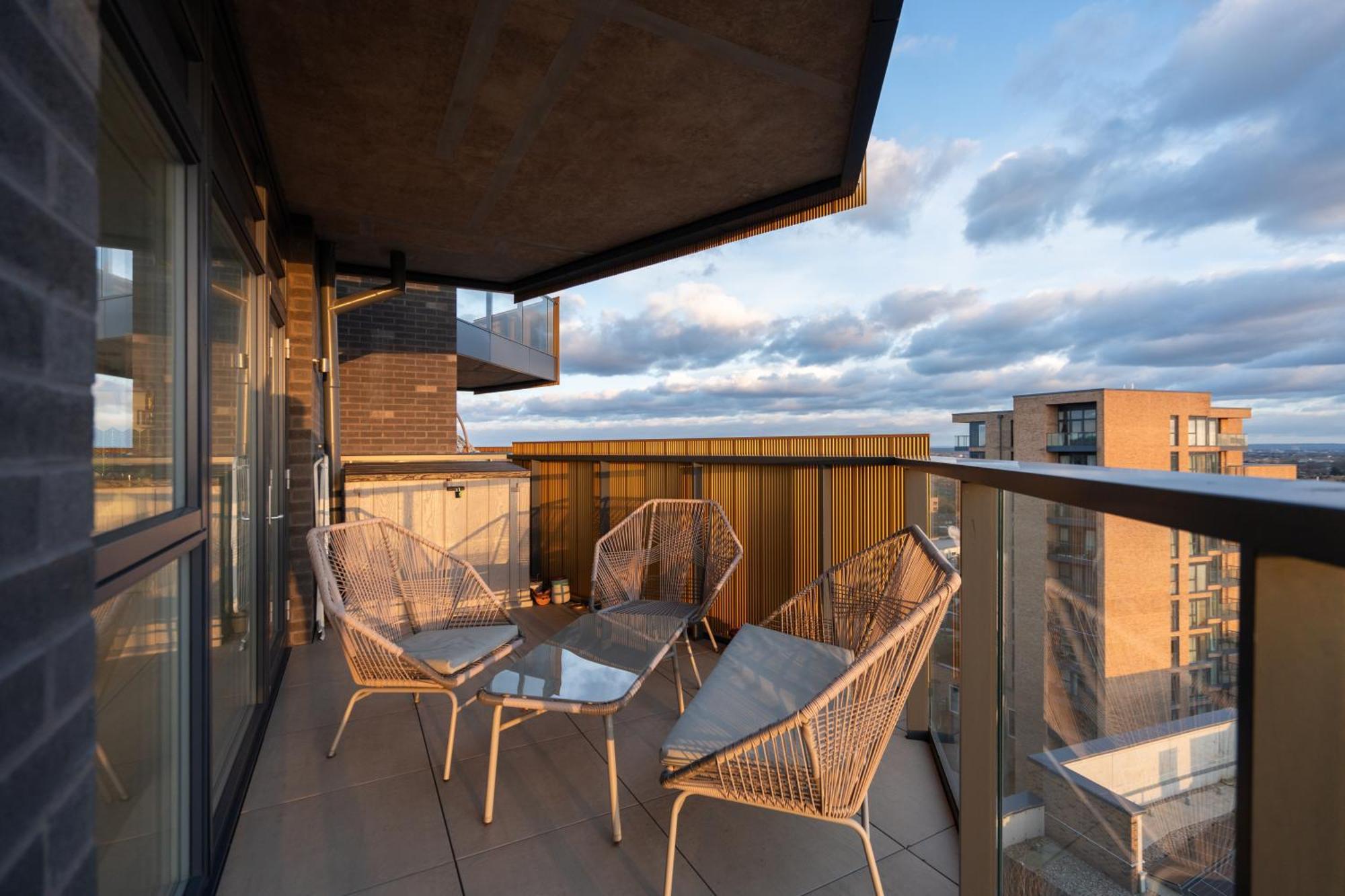 Sunset Retreat: Steps From Heathrow/Twickenham Apartment Hounslow Exterior foto