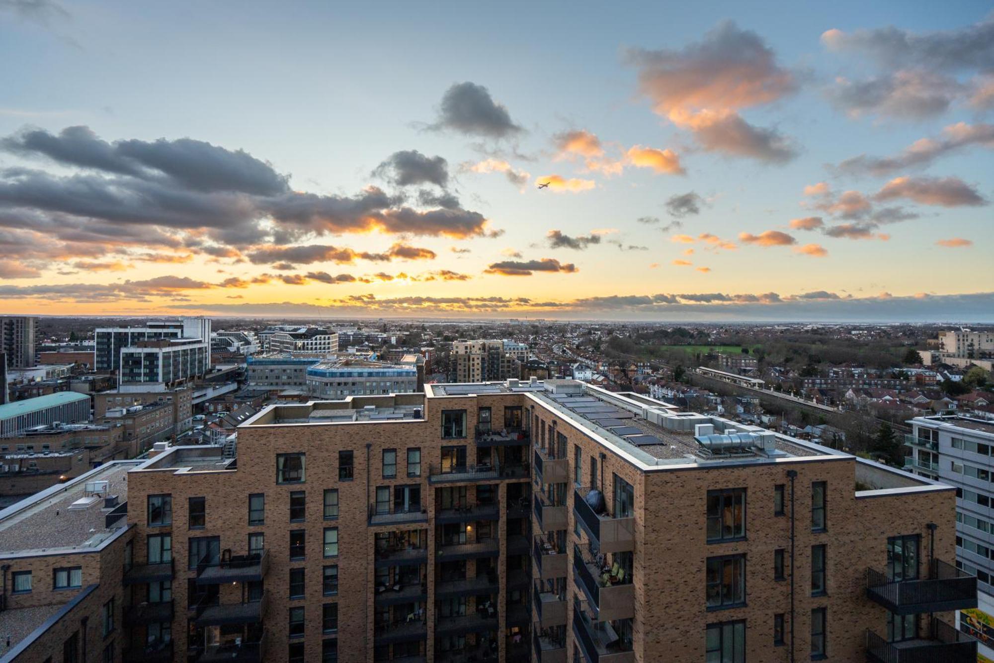 Sunset Retreat: Steps From Heathrow/Twickenham Apartment Hounslow Exterior foto