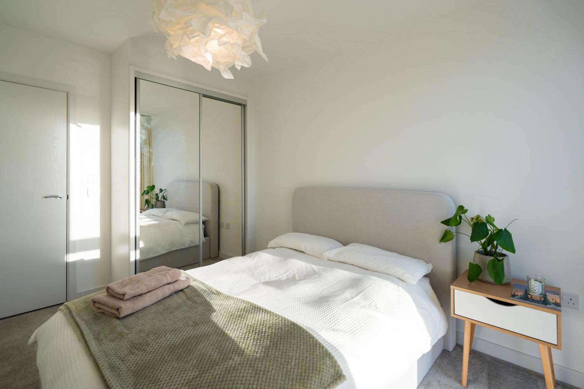Sunset Retreat: Steps From Heathrow/Twickenham Apartment Hounslow Exterior foto