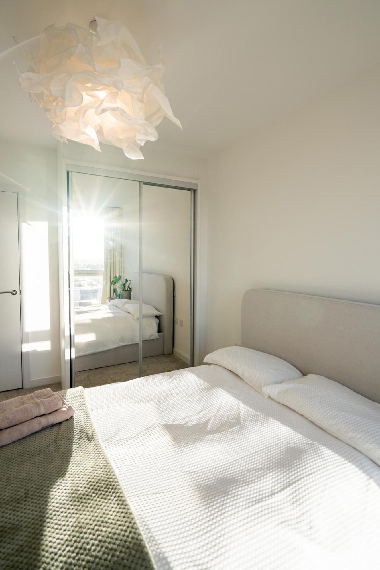 Sunset Retreat: Steps From Heathrow/Twickenham Apartment Hounslow Exterior foto