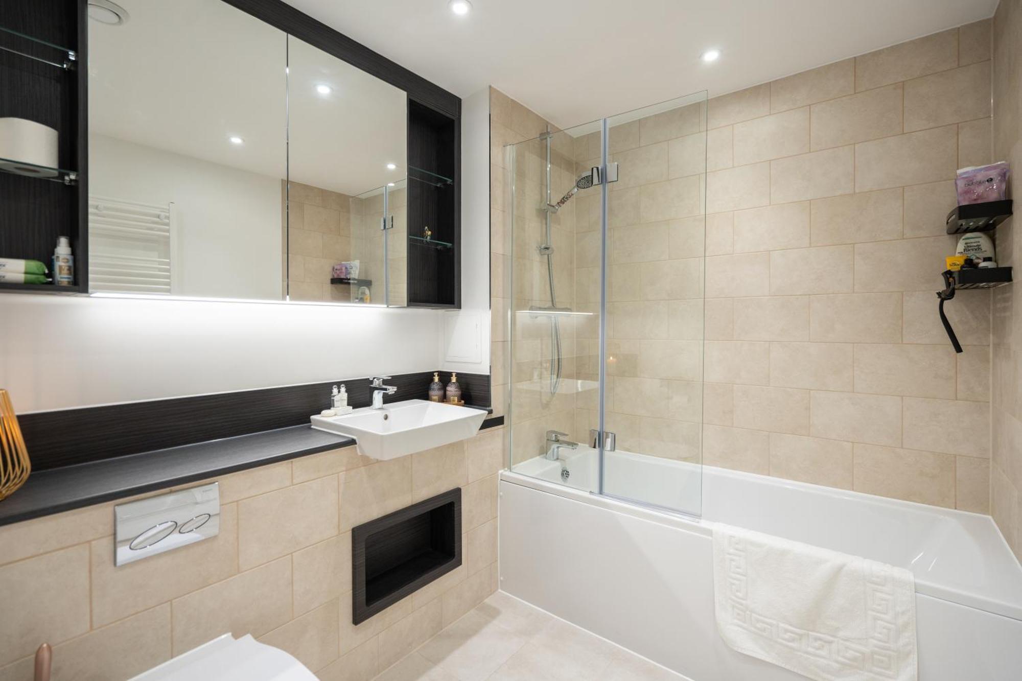 Sunset Retreat: Steps From Heathrow/Twickenham Apartment Hounslow Exterior foto